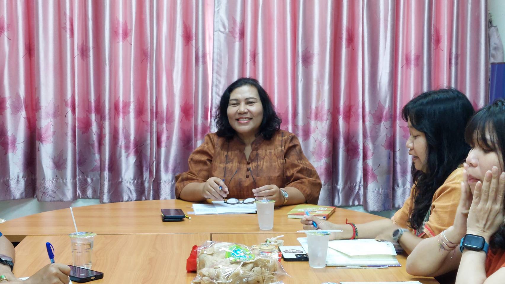 📣 สำนักงานพัฒนาชุมชนอำเภอเมืองสมุทรสงครามจัดประชุมเจ้าหน้าที่เพื่อขับเคลื่อนการดำเนินงานประจำเดือน ตุลาคม 2568